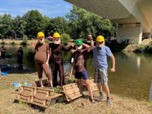 Read more about the article “Pallets to the finish!” – it means Anything Floats Raft Race.