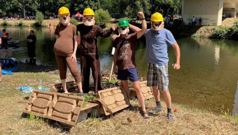 Read more about the article „Palety do mety!”, czyli Spływ na byle czym