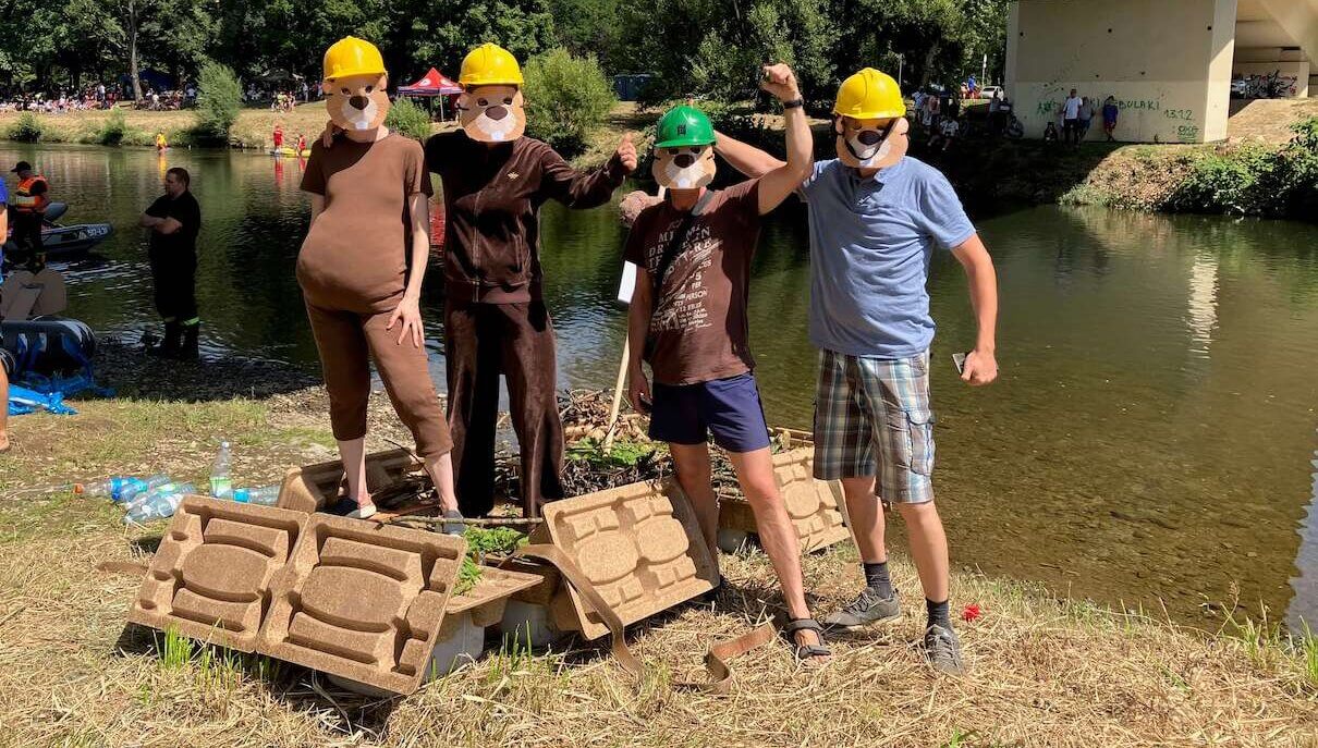 You are currently viewing “Pallets to the finish!” – it means Anything Floats Raft Race.